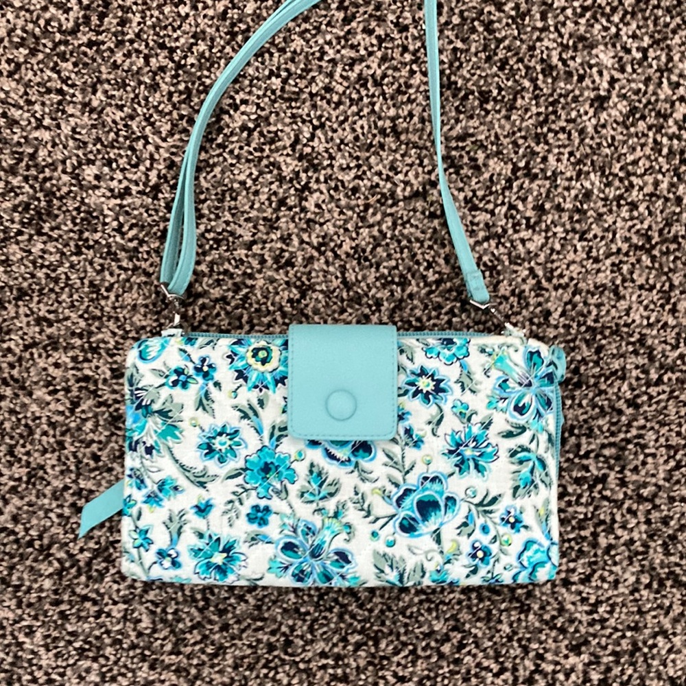 NWOT: Vera Bradley crossbody purse/wallet.
